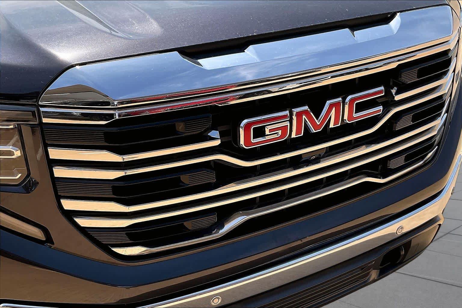 Used 2022 GMC Sierra 1500 SLT w/ SLT Premium Plus Package AWD/4WD image 30