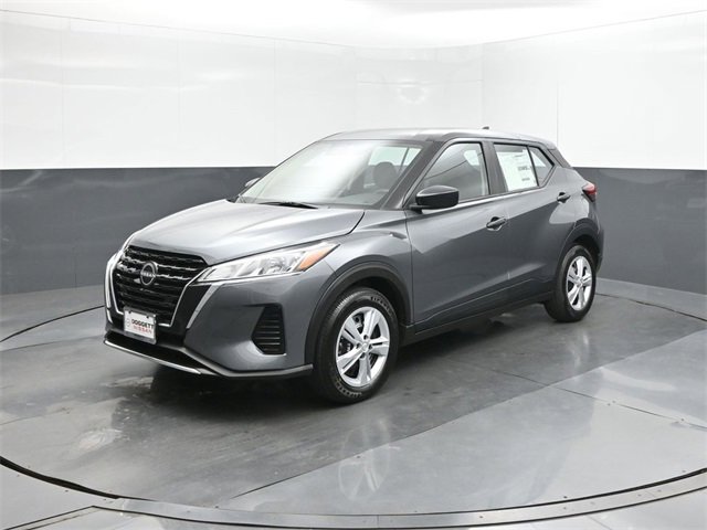 New 2025 Nissan Kicks Play S image 1