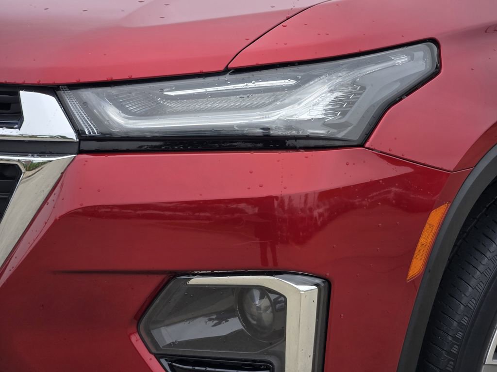 Used 2023 Chevrolet Traverse LT w/ Rear Camera Mirror Package FWD image 12