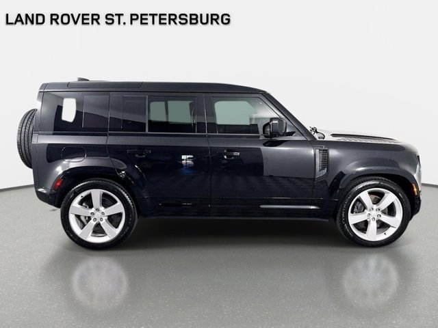 Certified 2025 Land Rover Defender 110 X-Dynamic SE AWD/4WD image 4