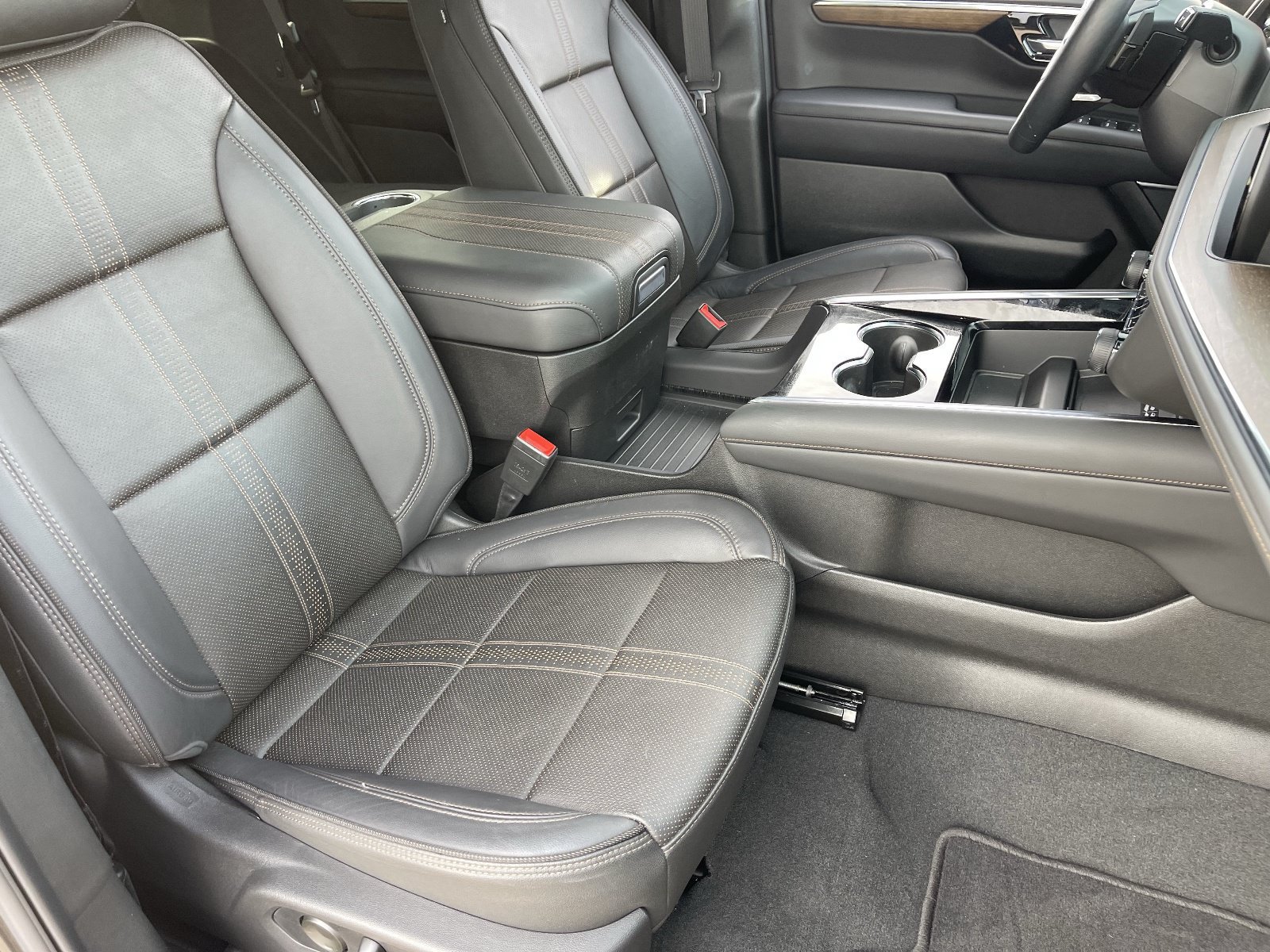Certified 2026 Chevrolet Tahoe High Country w/ Sun And Tow Package AWD/4WD image 12