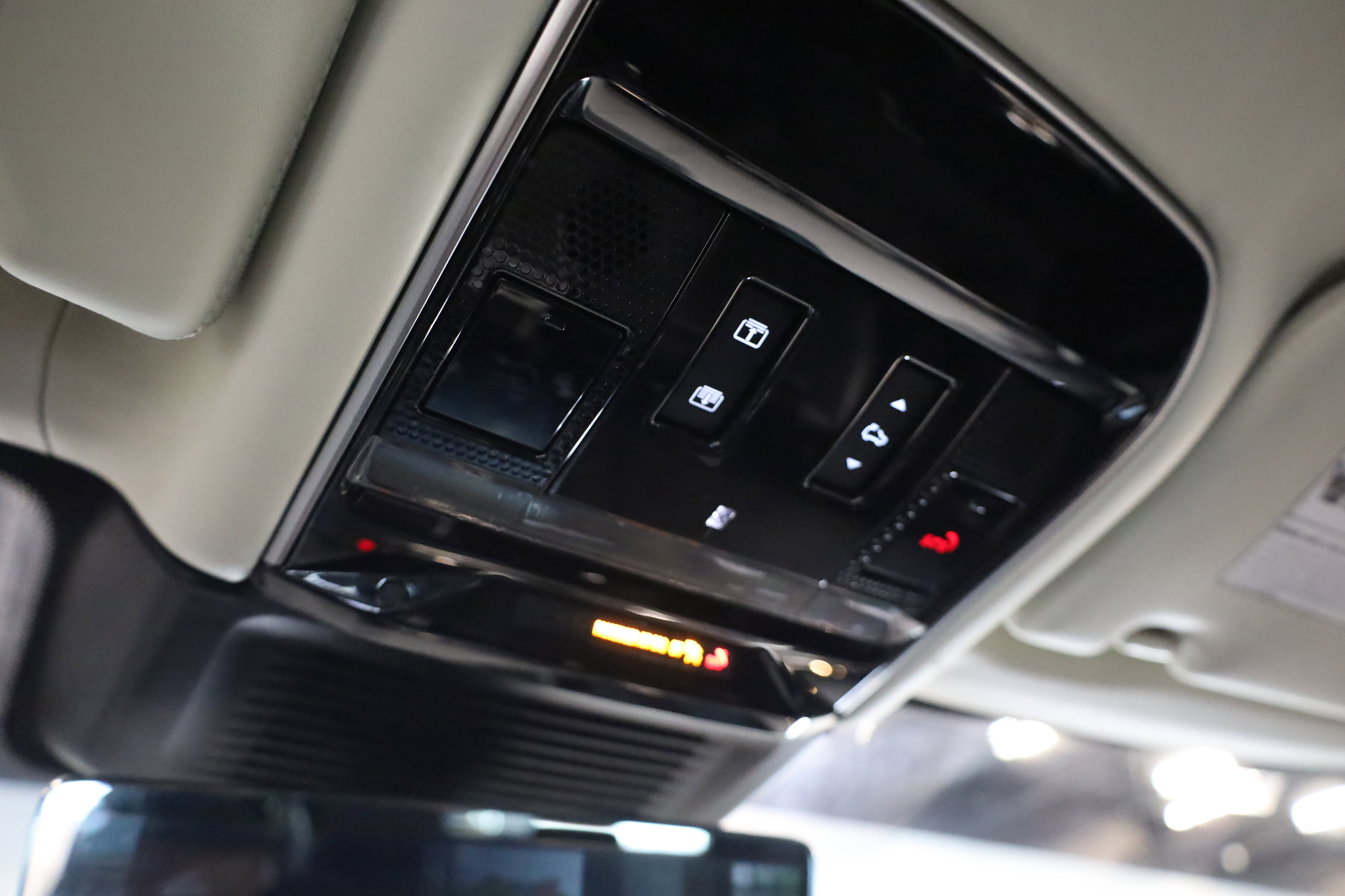 Used 2023 Land Rover Range Rover First Edition image 33