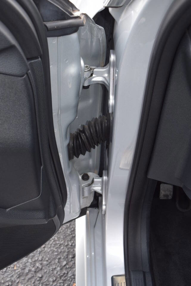 Used 2011 Mercedes-Benz E 350 4MATIC Wagon image 39