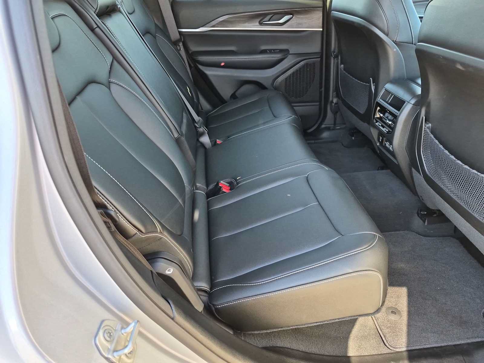 Used 2023 Jeep Grand Cherokee Limited AWD/4WD image 20