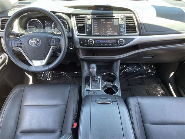 Used 2019 Toyota Highlander XLE FWD image 16