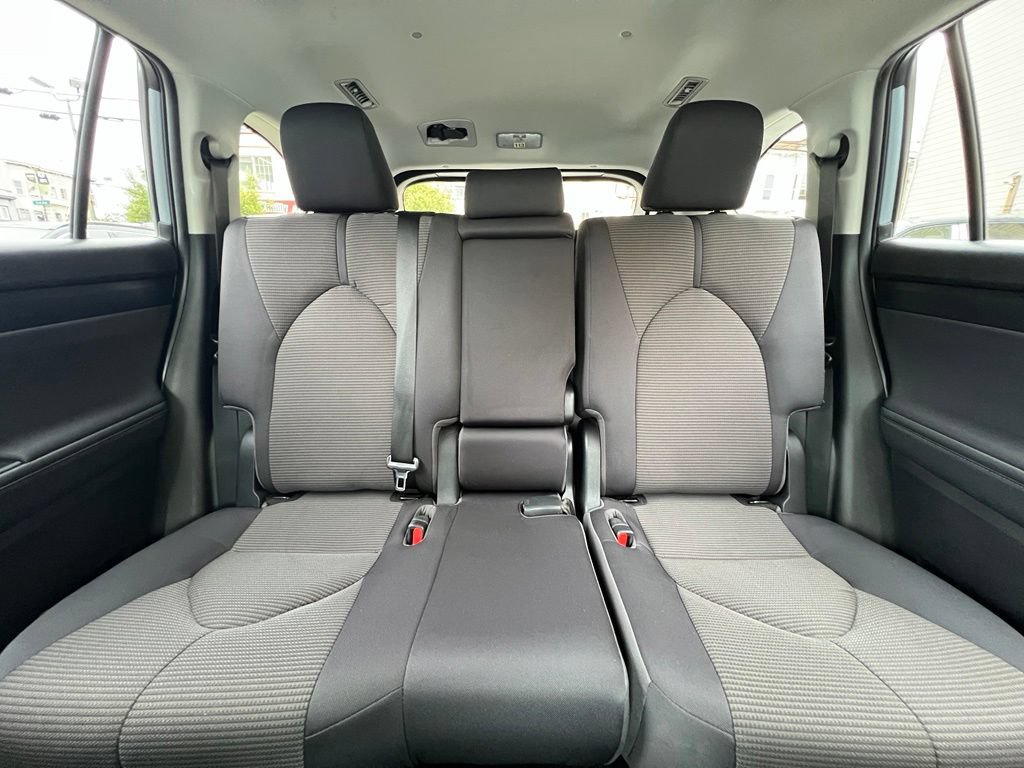 Used 2023 Toyota Highlander LE AWD/4WD image 16
