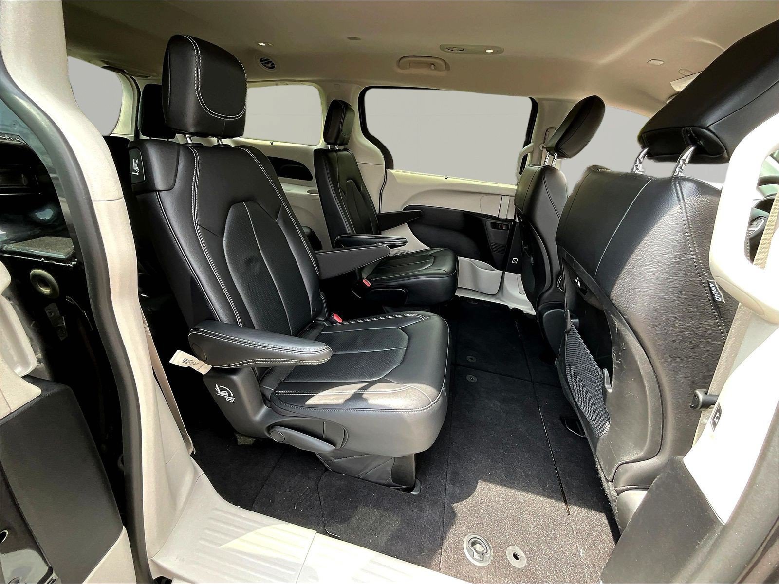 Used 2022 Chrysler Pacifica Touring-L FWD image 24