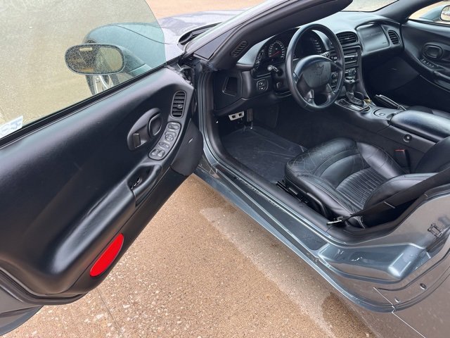 Used 2004 Chevrolet Corvette Coupe w/ Roof Package image 11