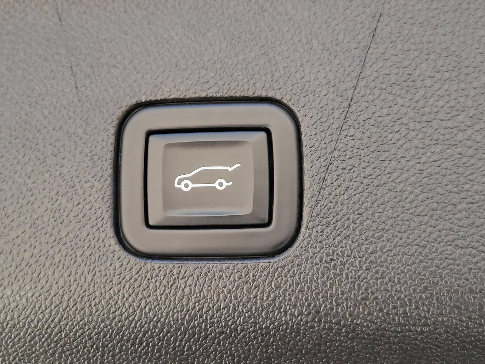 Used 2023 GMC Yukon AT4 w/ AT4 Premium Package AWD/4WD image 12