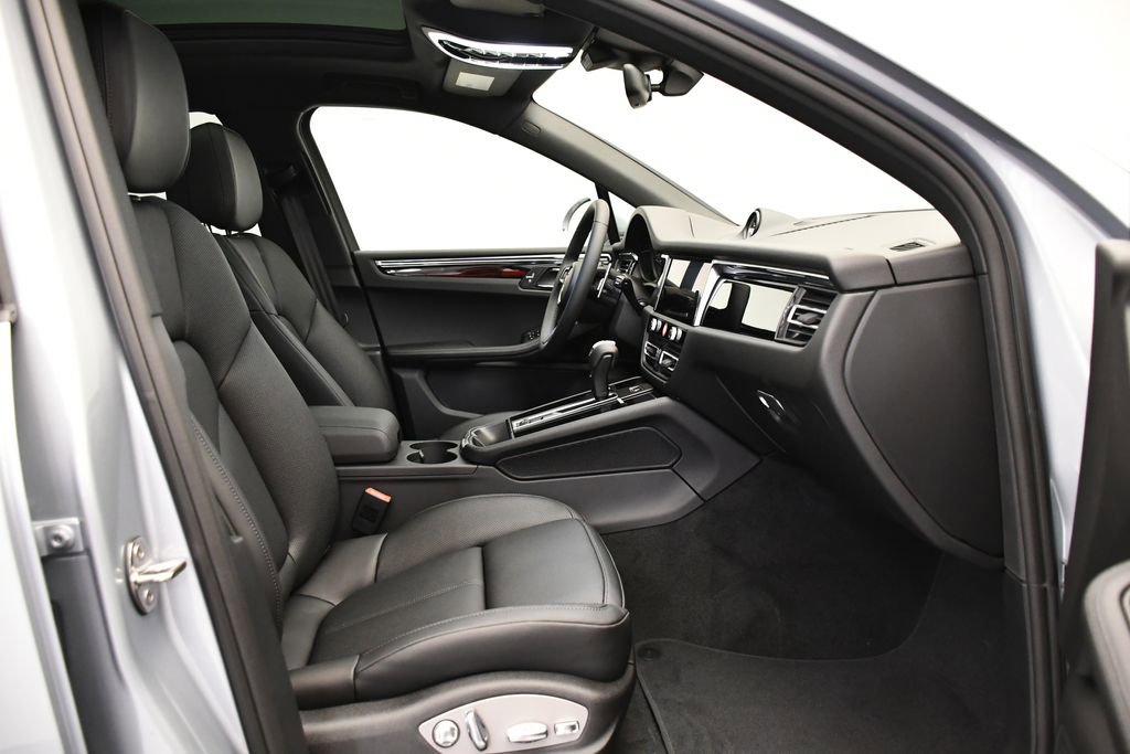 Certified 2026 Porsche Macan image 49