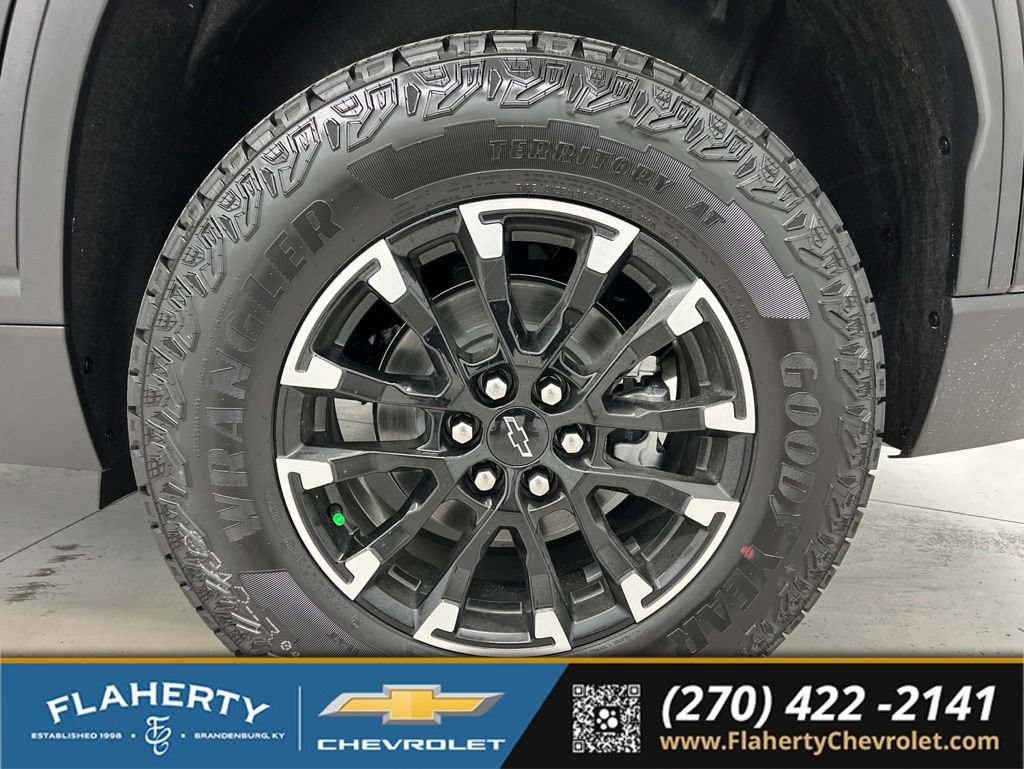 New 2026 Chevrolet Traverse Z71 w/ Driver Confidence Package AWD/4WD image 19