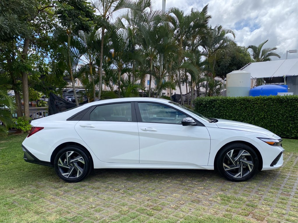 Used 2025 Hyundai Elantra Sport FWD image 25