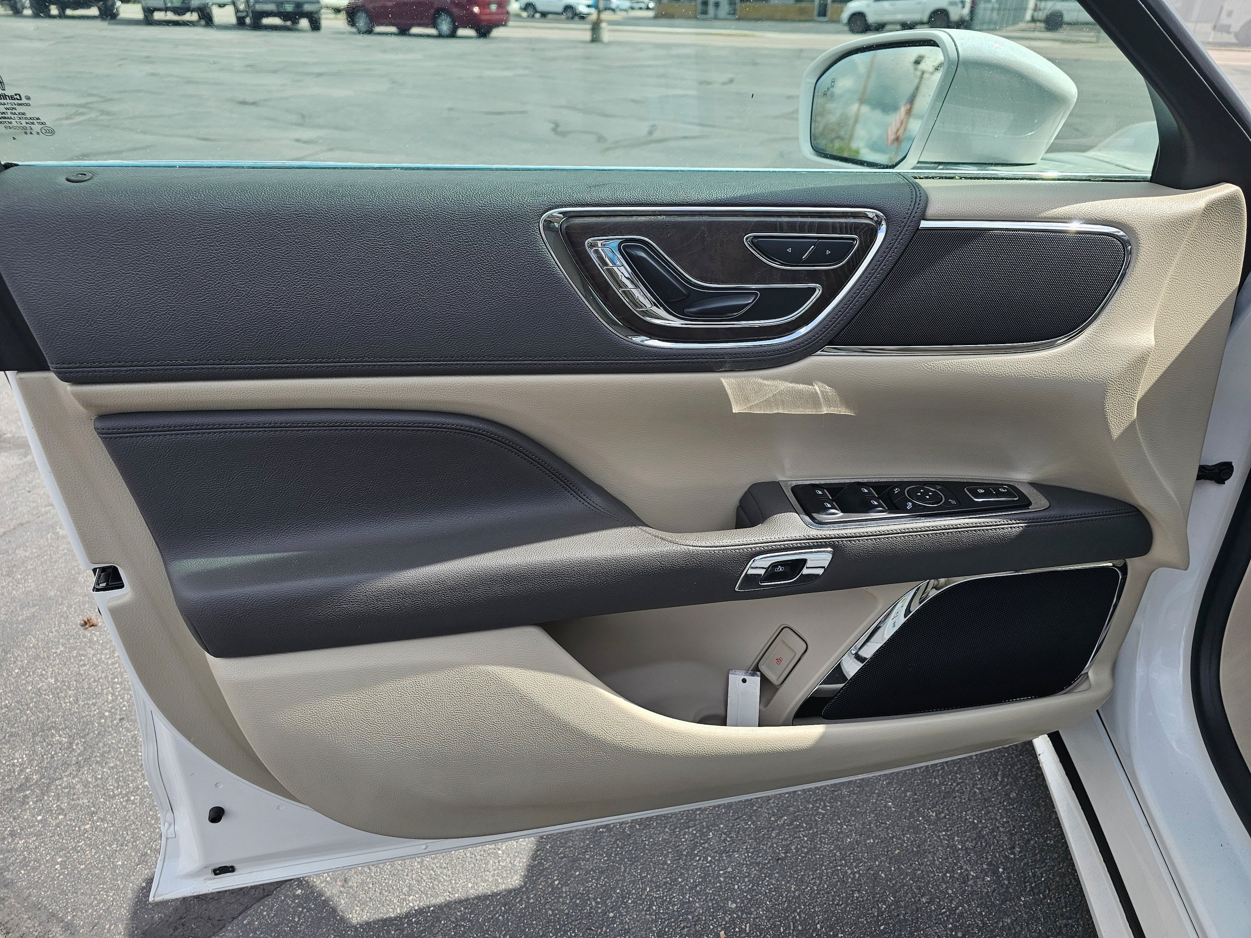 Used 2017 Lincoln Continental Select FWD image 9