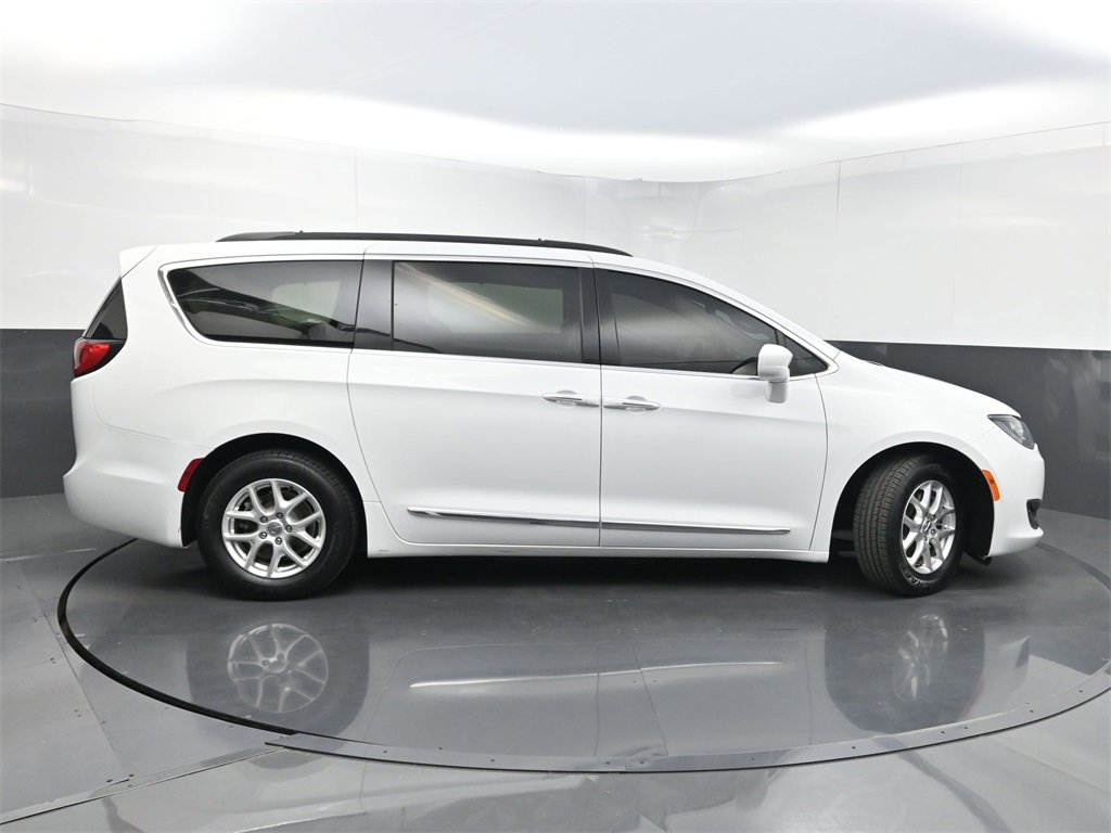 Used 2017 Chrysler Pacifica Touring-L image 39
