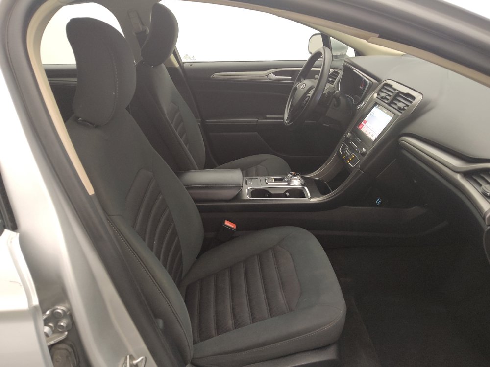 Used 2019 Ford Fusion SE FWD image 21