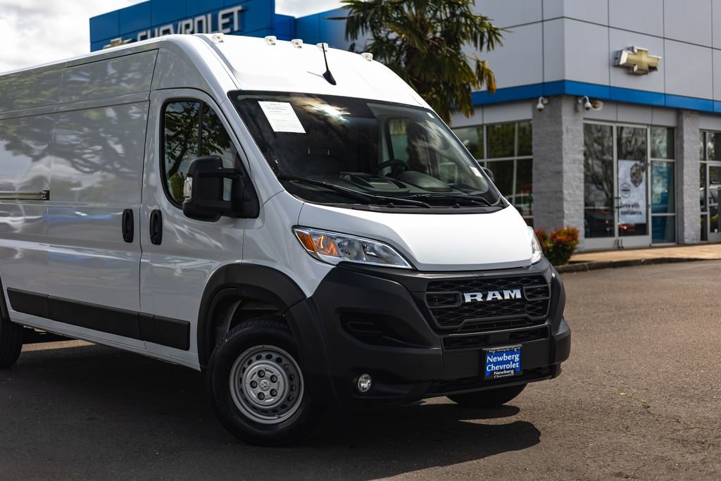 Used 2025 RAM ProMaster 2500 w/ Convenience Group FWD image 3
