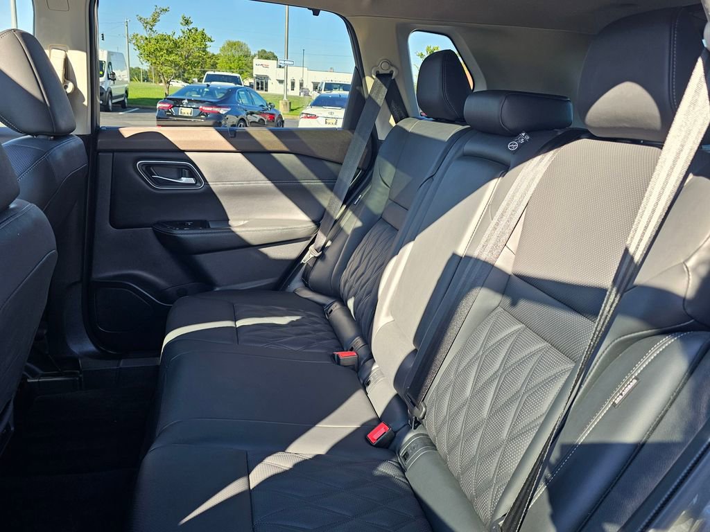 Used 2023 Nissan Rogue Platinum w/ Platinum Premium Package image 28