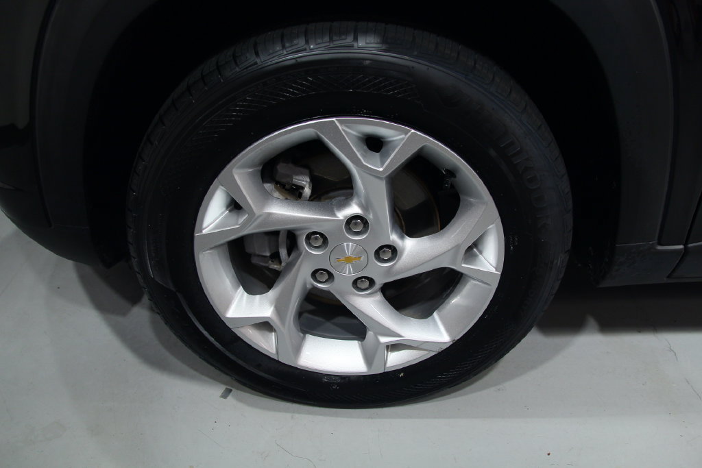 Used 2025 Chevrolet Trax LS w/ LS Convenience Package FWD image 16
