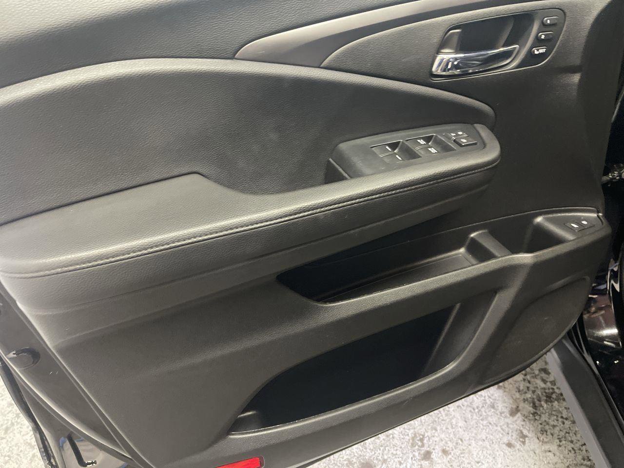 Used 2022 Honda Pilot Special Edition image 13