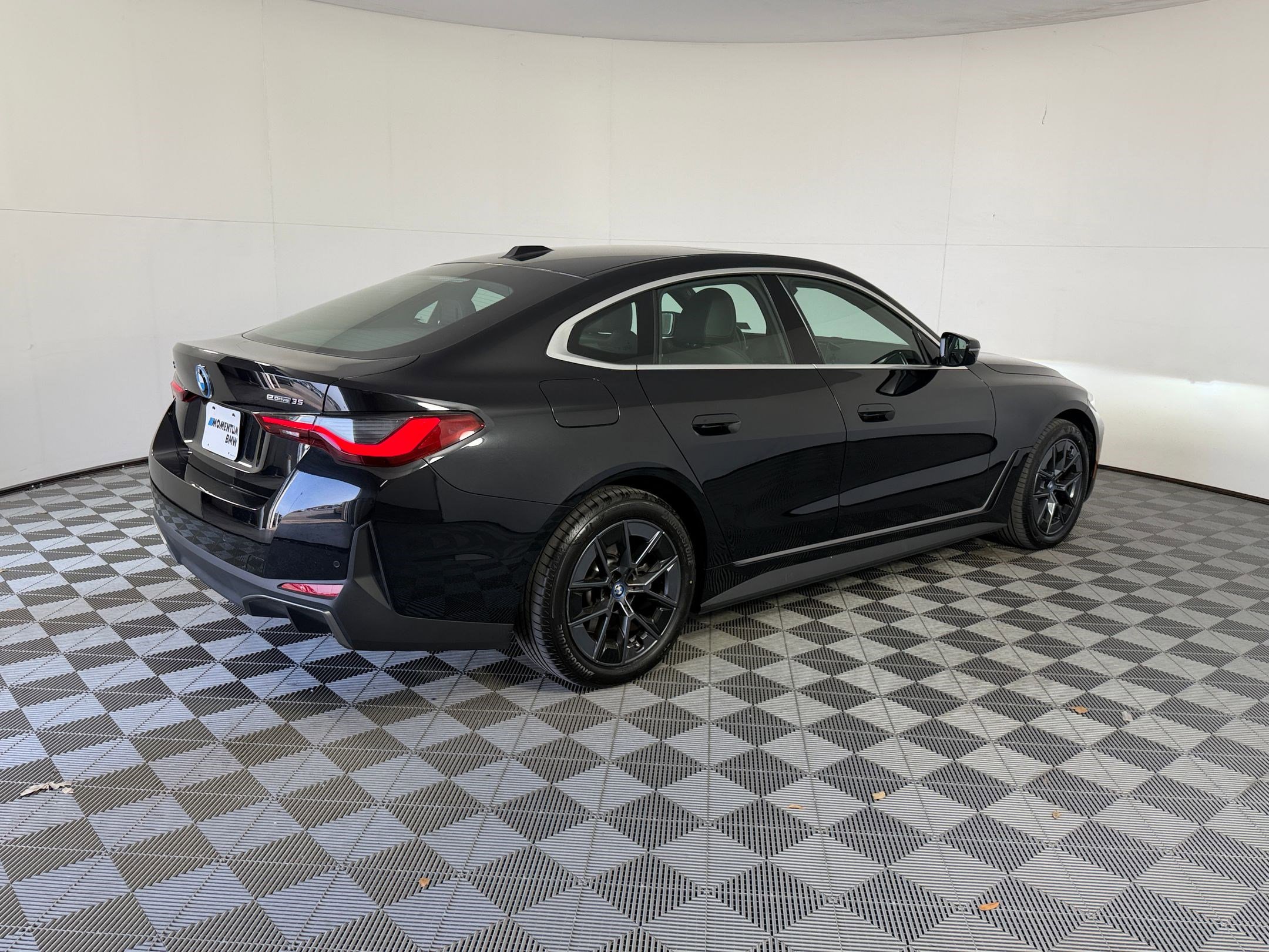 Used 2024 BMW i4 eDrive35 w/ Convenience Package RWD image 9