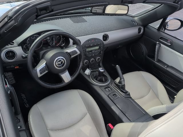 Used 2011 MAZDA MX-5 Miata Grand Touring RWD image 16