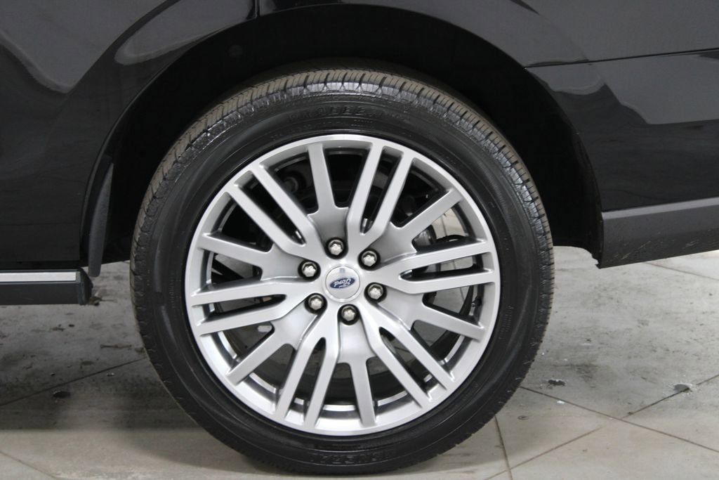 Used 2024 Ford Expedition Limited image 18