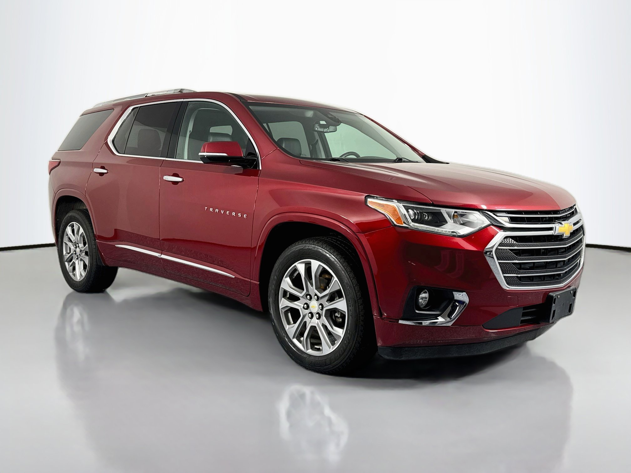 Used 2018 Chevrolet Traverse Premier w/ Driver Confidence II Package FWD image 3