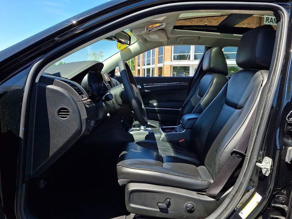 Used 2023 Chrysler 300 Touring L w/ Popular Equipment Group image 13