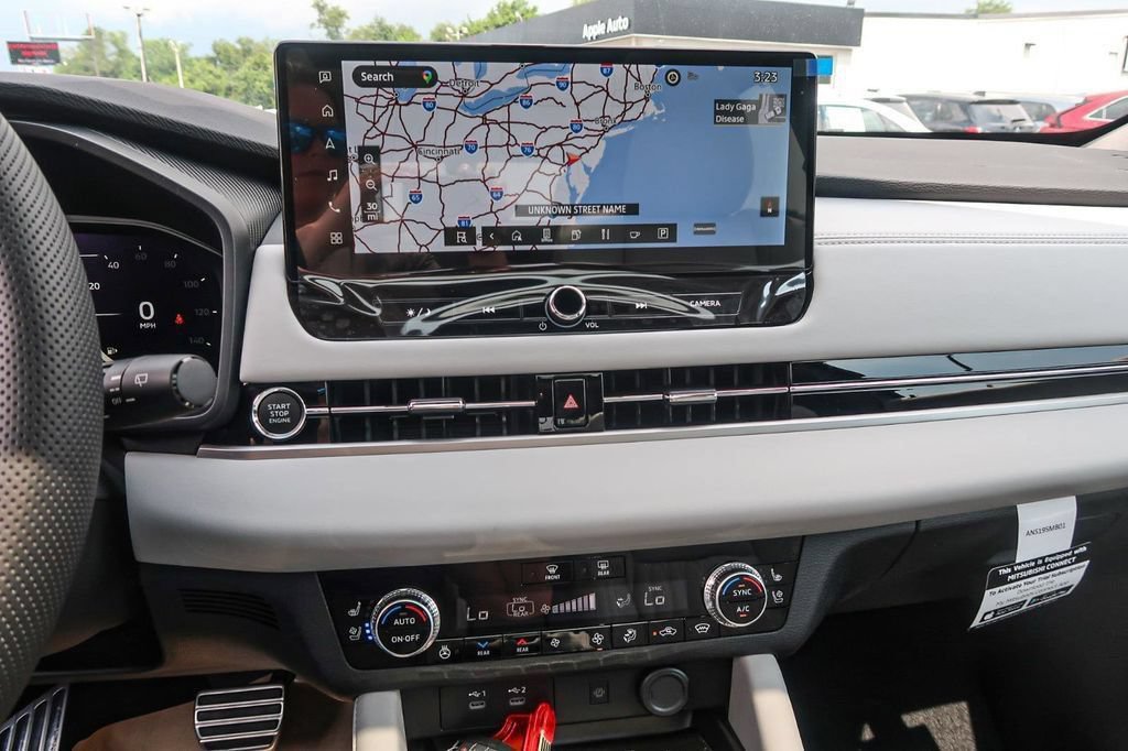 New 2025 Mitsubishi Outlander AWD image 36