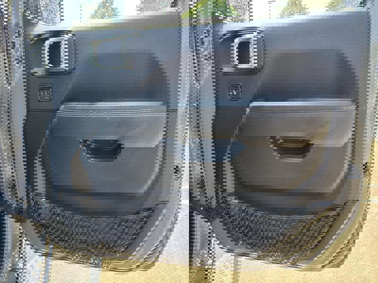 Used 2022 Jeep Wrangler Unlimited Sahara image 35