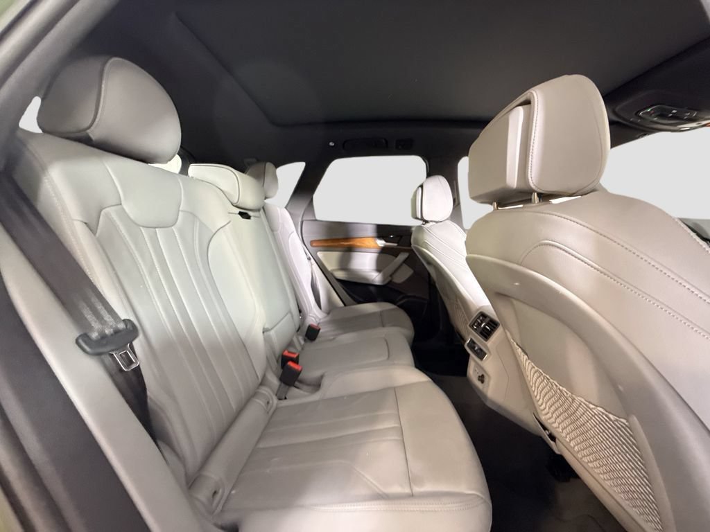 Used 2024 Audi Q5 e Premium Plus w/ Premium Plus Package AWD/4WD image 17