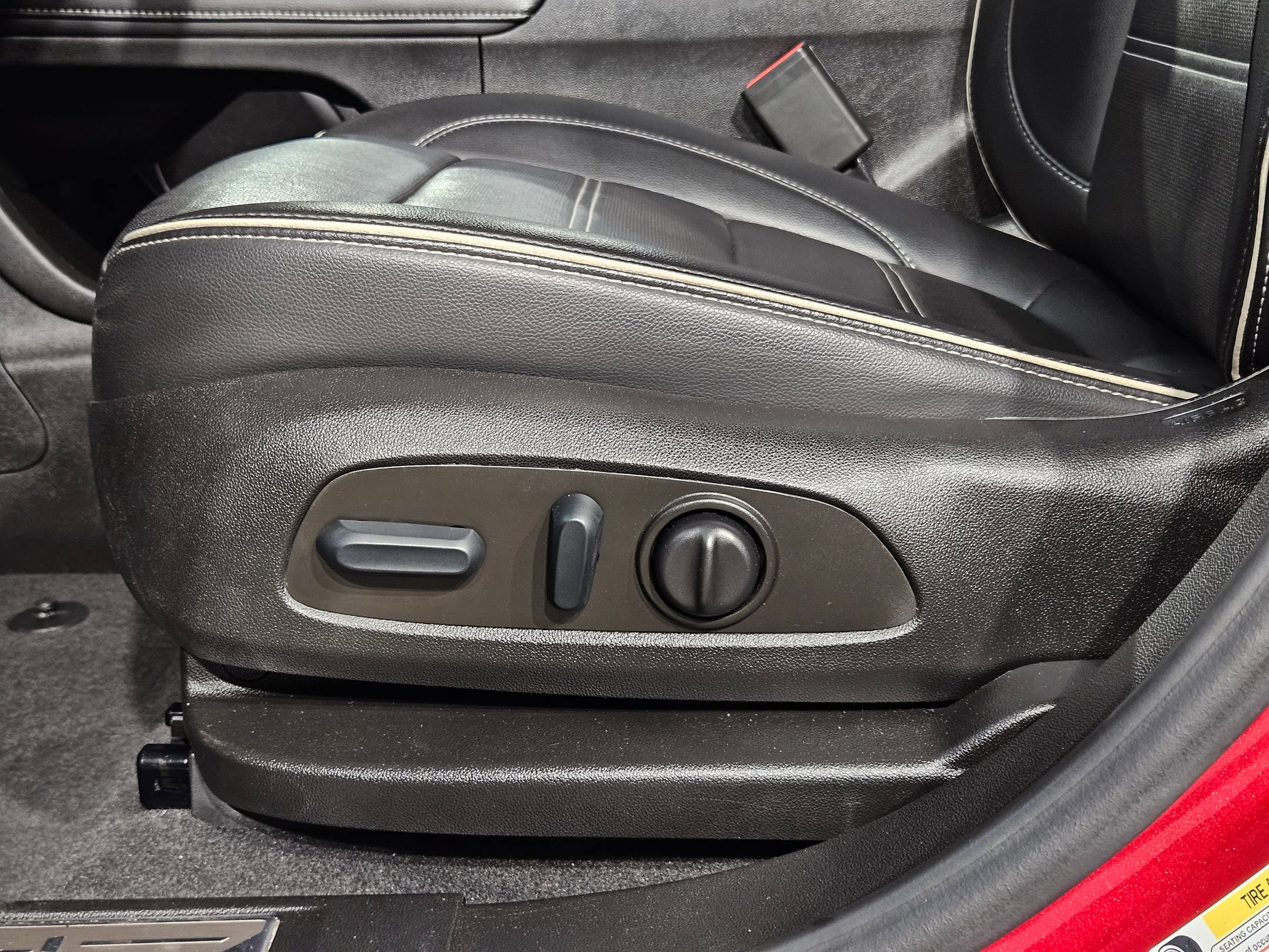 Used 2022 GMC Acadia Denali image 24