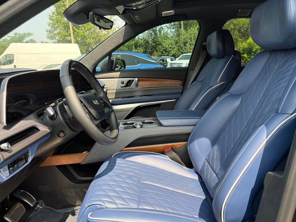 Certified 2026 Cadillac Vistiq Premium Luxury AWD/4WD image 3