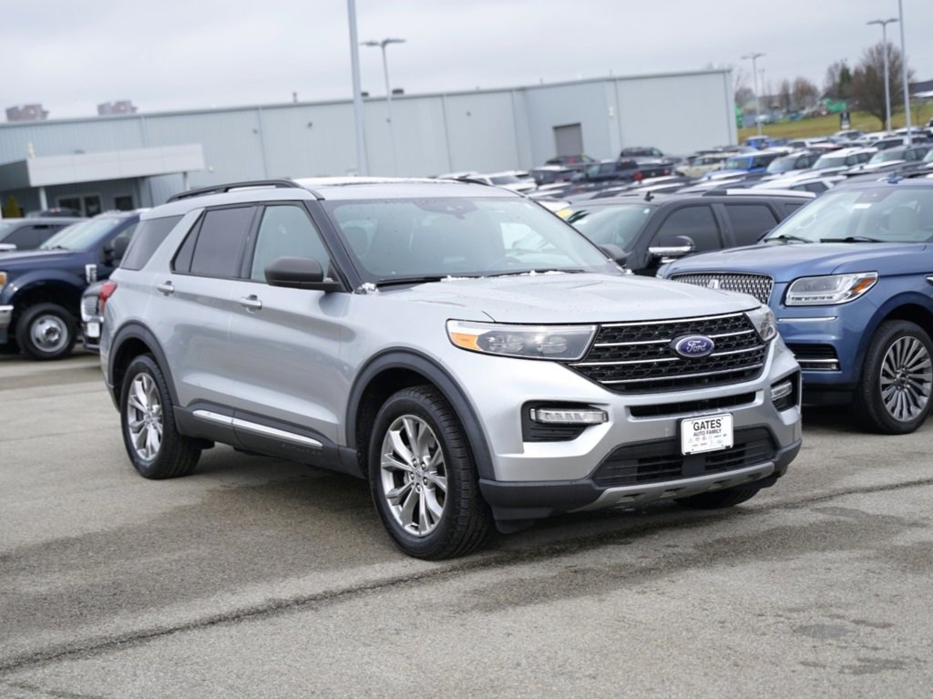 Used 2020 Ford Explorer XLT w/ Equipment Group 202A image 3
