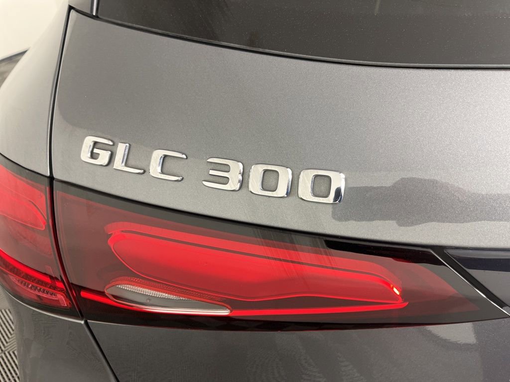 Used 2023 Mercedes-Benz GLC 300 4MATIC image 3