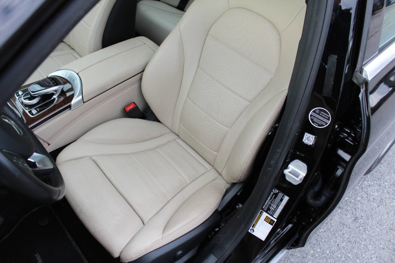 Used 2016 Mercedes-Benz C 300 4MATIC Sedan image 3