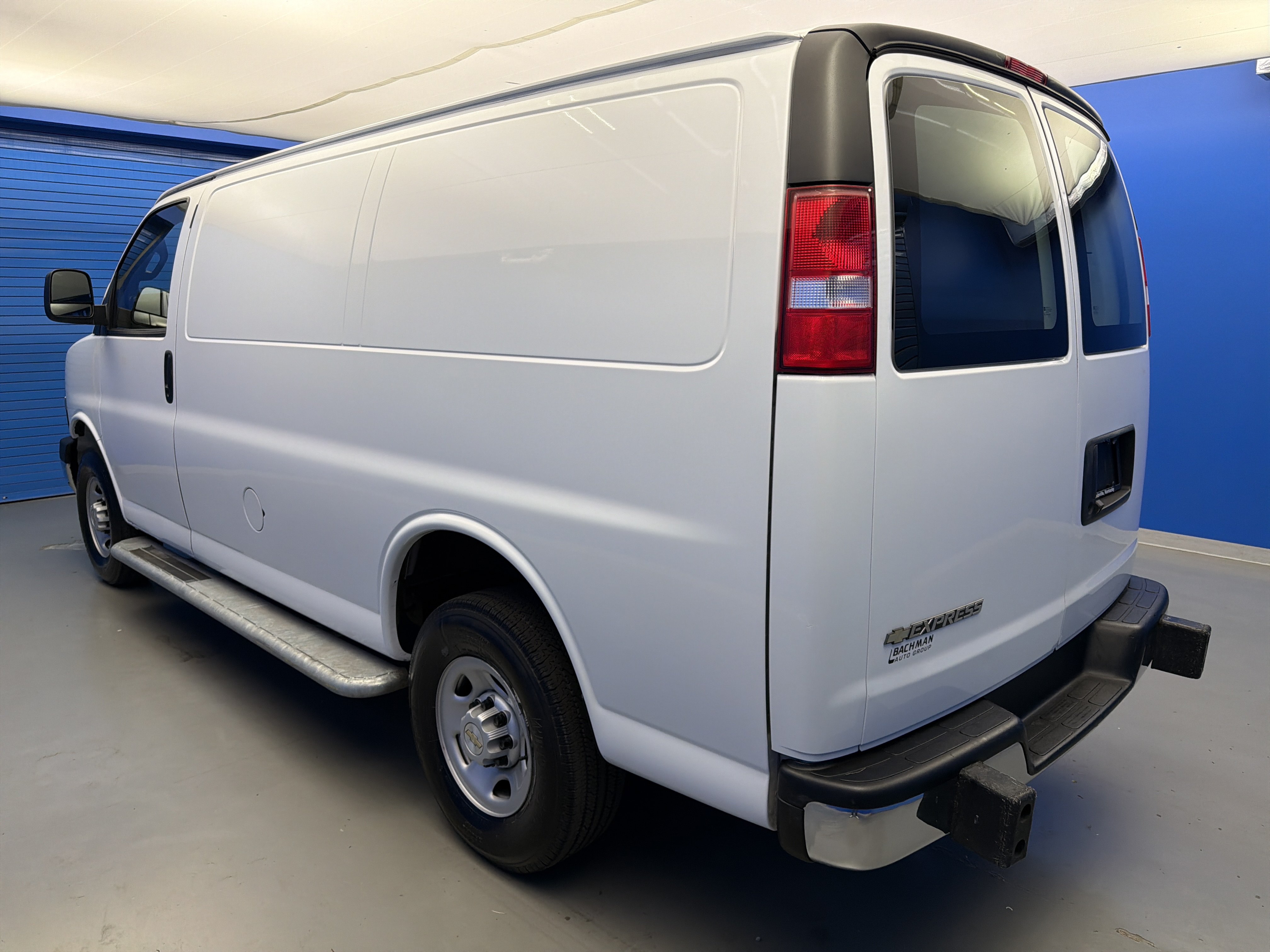Used 2024 Chevrolet Express 2500 w/ Driver Convenience Package RWD image 4