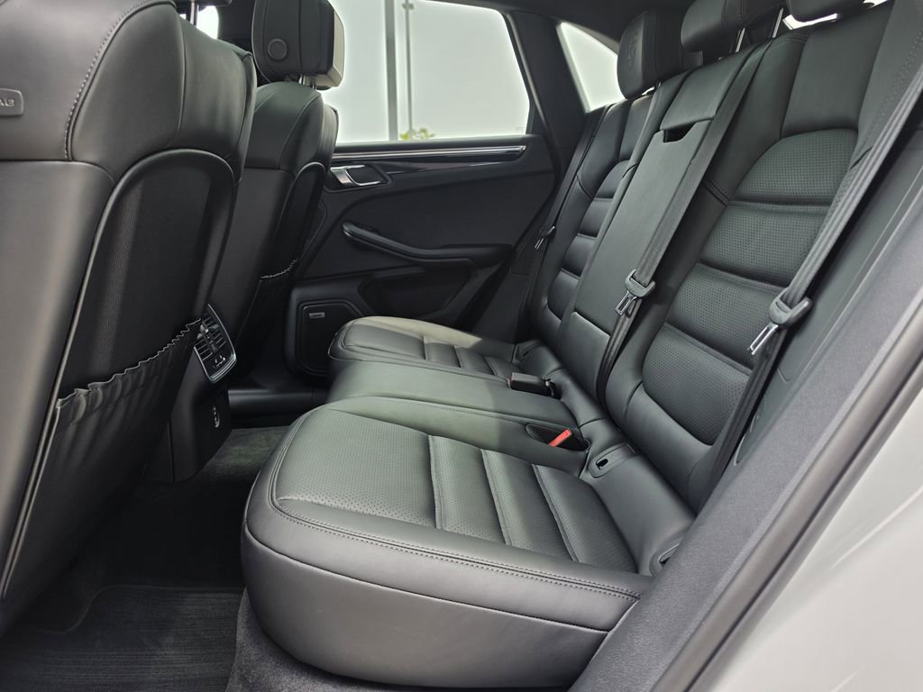New 2026 Porsche Macan AWD/4WD image 22