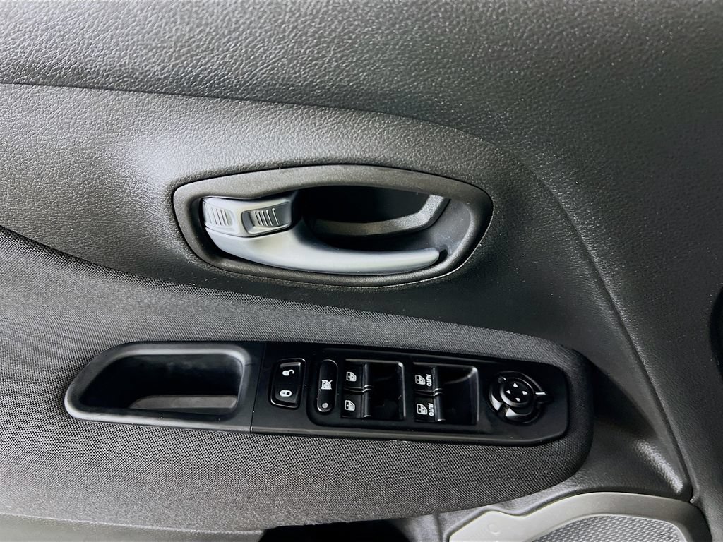 Used 2021 Jeep Renegade Latitude AWD/4WD image 22