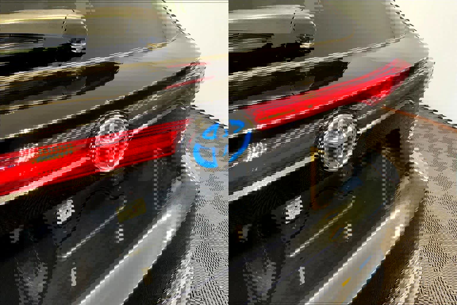 Used 2023 Toyota Venza XLE image 33