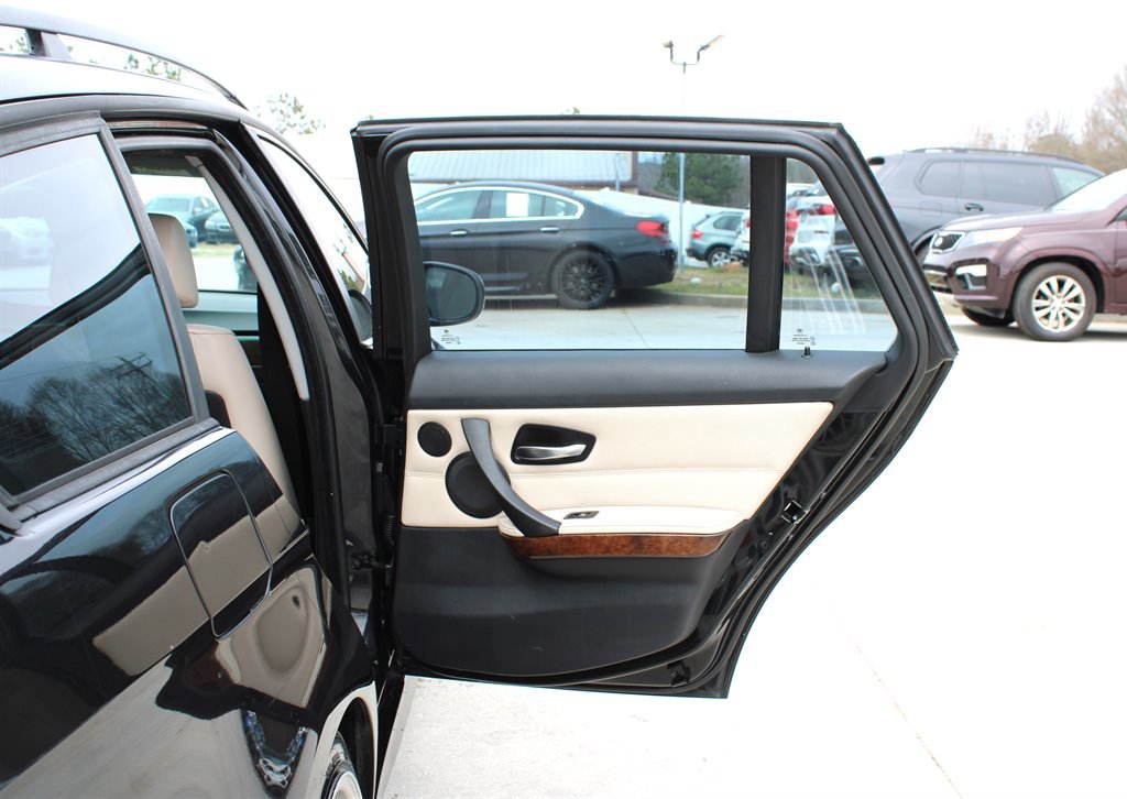 Used 2009 BMW 328i Wagon image 28