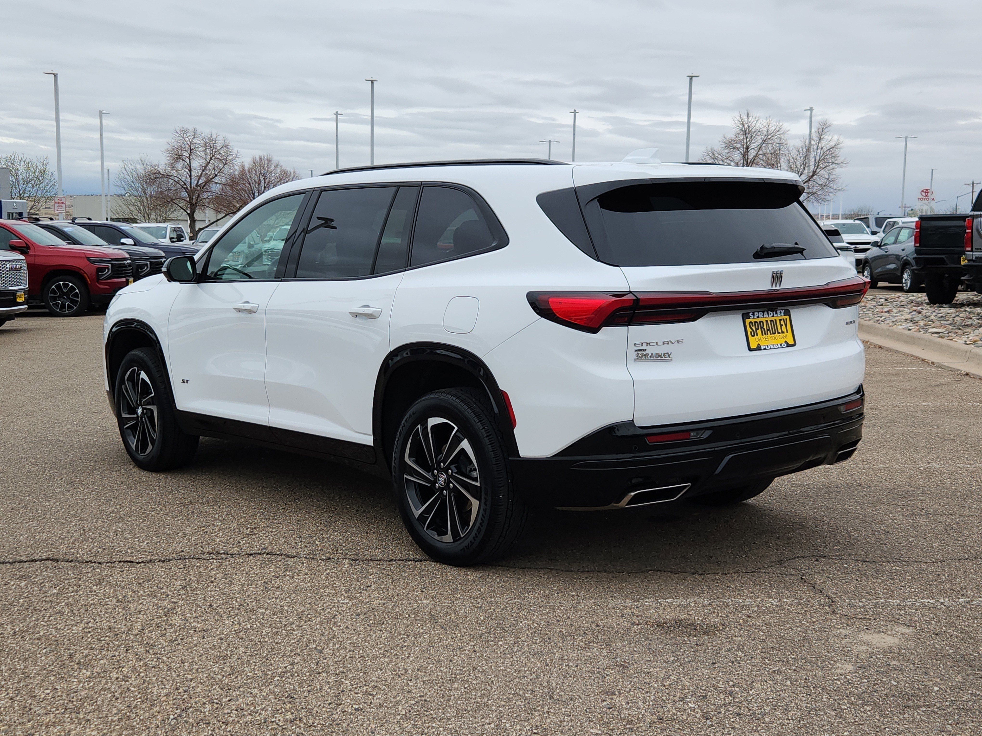 Used 2025 Buick Enclave Sport Touring image 3