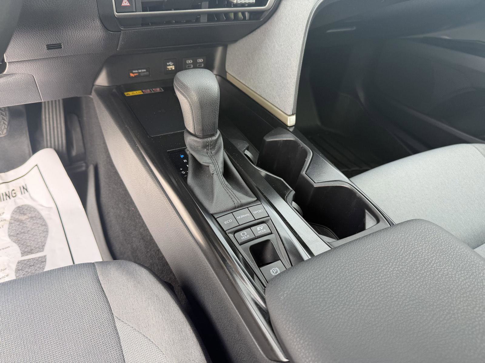 Used 2025 Toyota Camry LE w/ Convenience Package image 18