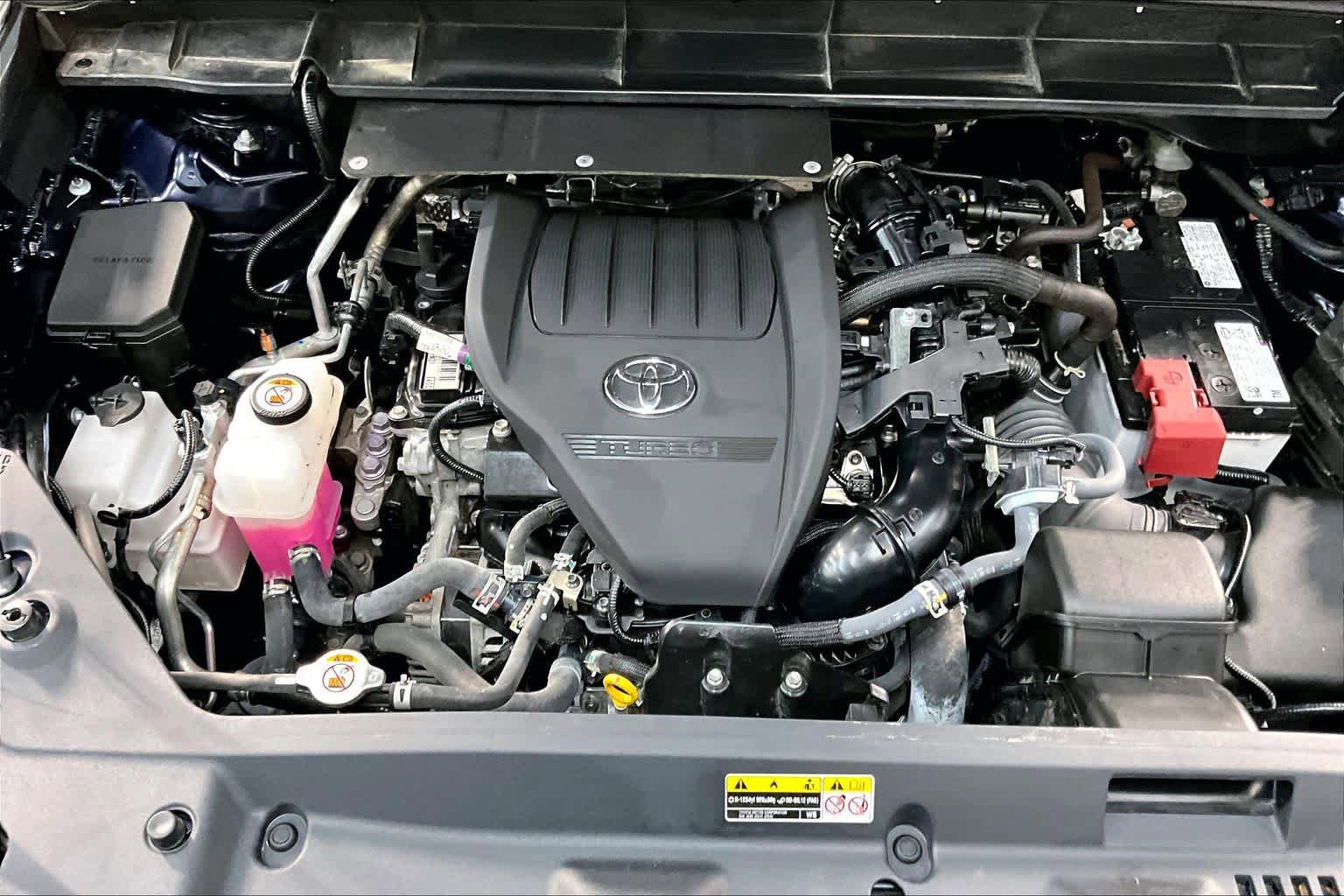 Used 2025 Toyota Highlander LE FWD image 31