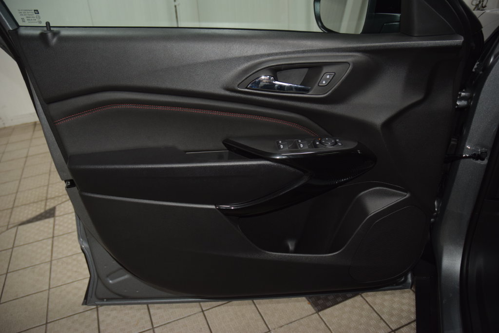 New 2026 Chevrolet Trax RS w/ Sunroof Package FWD image 44