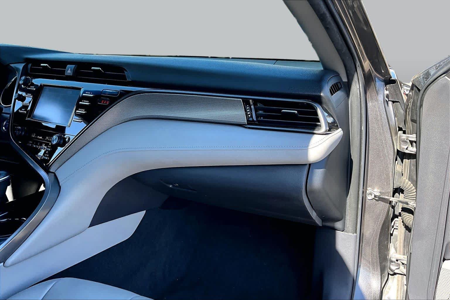 Used 2019 Toyota Camry SE FWD image 19