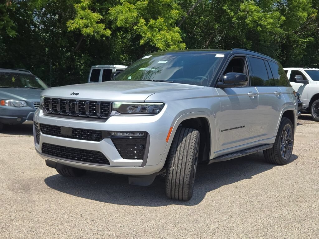 New 2026 Jeep Grand Cherokee Summit w/ Obsidian Package AWD/4WD image 8