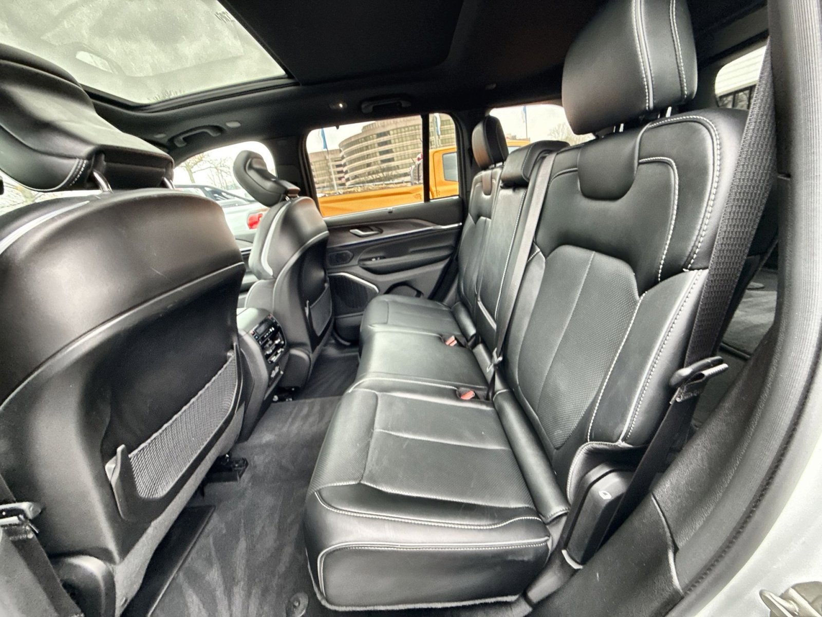 Used 2024 Jeep Grand Cherokee Overland w/ Luxury Tech Group IV image 25