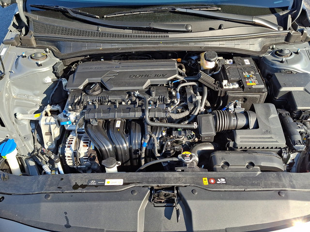 Certified 2025 Hyundai Elantra Sport image 28