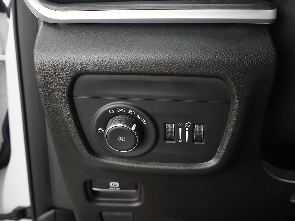 Used 2022 Jeep Grand Cherokee Limited AWD/4WD image 44